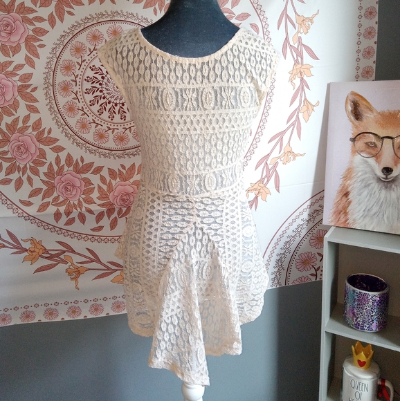 Lovely sheer top - Picture 5 of 10